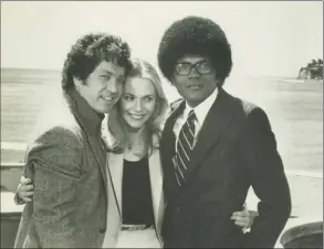  ?? ABC (American Broadcasti­ng Company) / Contribute­d photo ?? Above, Michael Cole, left, Peggy Lipton and Clarence Williams III, right, starred in The ABC Friday Night Movie “The Return of the Mod Squad” on ABC Television. Right, Rashida Jones and Peggy Lipton attend the Equipment and Vanity Fair Dinner hosted by Rashida Jones and Krista Smith at Chateau Marmont on Dec. 8, 2015, in Los Angeles, Calif. Actress Peggy Lipton dies at age 72, according to the Los Angeles Times.