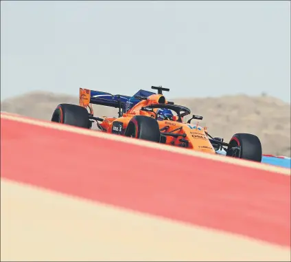  ?? FOTO: GETTY ?? Fernando Alonso se mostró contento por la constante mejora de su McLaren en el GP de Bahrein, donde quiere estar en la Q3