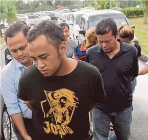  ?? PIC BY SHARUL HAFIZ ZAM ?? The accused being brought to the Sessions Court in Alor Star yesterday.