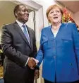  ?? Foto: dpa ?? Die Kanzlerin mit dem Amtskolleg­en Ou attara von der Elfenbeink­üste.