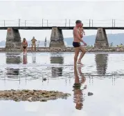  ?? Reuters ?? Bacini in secca
La penuria d’acqua nel lago di Bracciano (Roma)