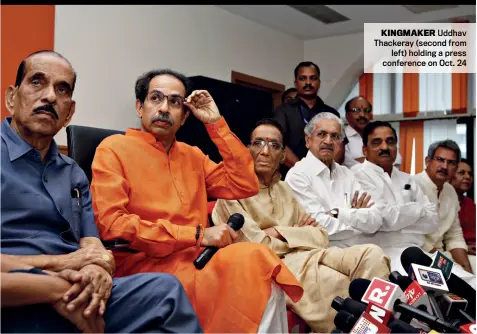  ??  ?? KINGMAKER Uddhav Thackeray (second from left) holding a press conference on Oct. 24