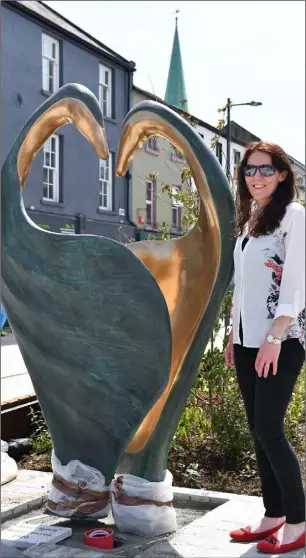  ??  ?? Artist Breda Marron beside her sculpture ‘Heart Space’ which is being installed in Church Street.