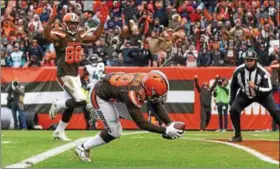  ?? TIM PHILLIS — THE NEWS-HERALD ?? Duke Johnson scores a touchdown during the Browns’ loss to the Jaguars on Nov. 19 at FirstEnerg­y Stadium.