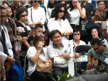  ?? — AFP photo ?? The parents of Hizkia Jorry Saroinsong, (centre right, seated) and Shila Venita (centre left, seated), attend the funeral of their son in Jakarta, one week after the crash.