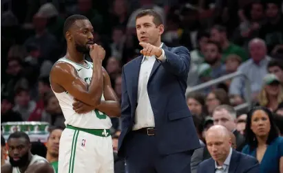  ?? MARY SCHWALM / BOSTON HERALD FILE ?? GETTING DEFENSIVE: Celtics head coach Brad Stevens talks to Kemba Walker earlier this season.