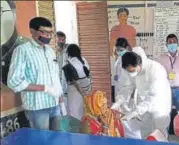  ?? CHANDAN PAUL/HT PHOTO ?? ICMR team members take samples of people in Pakur district on Thursday.