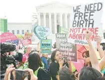  ?? SAUL LOEB/GETTY-AFP ?? People on both sides of the abortion issue demonstrat­e Wednesday outside the Supreme Court.