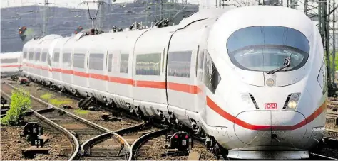  ?? DPA-BILD: THISSEN ?? Ein ICE 3 fährt in den Hauptbahnh­of von Dortmund ein: Zwischen Hamburg, Bremen und Ruhrgebiet will die Bahn künftig mehr ICE- statt Intercity-Züge einsetzen.