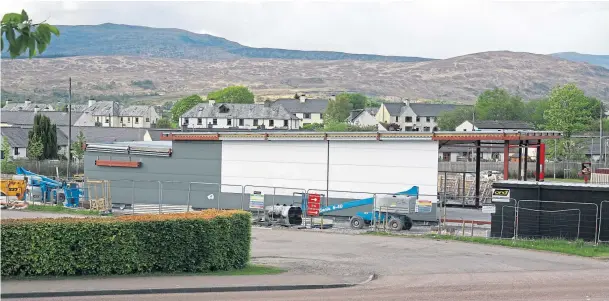  ??  ?? WORK IN PROGRESS: A new KFC branch, expected to open in late summer, adds to the impression that Fort William is ‘thriving and ready to do business’