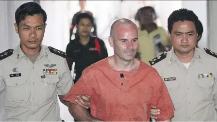  ?? SAKCHAI LALIT/THE CANADIAN PRESS/THE ASSOCIATED PRESS FILES ?? Prison guards escort Christophe­r Paul Neil of Maple Ridge, centre, in Bangkok, Thailand in 2008. Known as ‘Swirl Face’ for the way he concealed his identity, he served 31/2 years in prison before being deported to Canada in 2012.