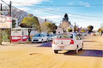  ?? ERICK GUERRERO ?? Taxistas analizan un aumento a sus tarifas