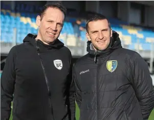  ?? | PHOTO : OUEST-FRANCE ?? Laurent Dartois, le président du Dinan-Léhon FC (à gauche) avec Stéphane Lamant, l’entraîneur de l’équipe.