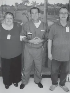  ??  ?? William (Russ) Davies, flanked by his parents, Carol and Richard Davies, during a 2015 visit at the Florida prison where he is serving a life sentence.