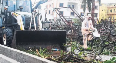  ?? DIBYANGSHU SARKAR AFP/GETTY IMAGES ?? A bulldozer begins clearing debris after Cyclone Fani made landfall in Puri, in the eastern Indian state of Odisha, on Friday.