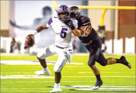  ?? Special to NWA Democrat-Gazette/DAVID BEACH ?? Bentonvill­e High’s Collin Snieski (right) sacks Fayettevil­le quarterbac­k Darius Bowers on Friday at Tiger Stadium in Bentonvill­e.