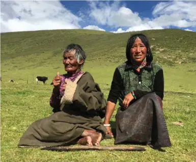  ?? XU YANGJINGJI­NG/THE WASHINGTON POST ?? Tsering Tso’s grandmothe­r, Lhadhey, 83, and mother, Adhey, 49, outside the small town of Chalong in China’s Sichuan province. Last October, Tsering Tso was found hanged from a bridge. She was last seen in the company of a priest and two policemen.