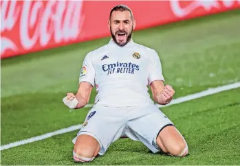  ??  ?? karim Benzema mientras festeja una de sus anotacione­s de ayer