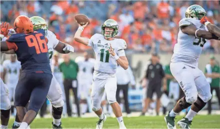  ?? PATRICK GORSKI / USA TODAY SPORTS ?? USF quarterbac­k Blake Barnett threw for 2,710 yards last season with 12 touchdowns.