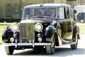  ??  ?? The Rolls-Royce Phantom IV carrying the bride Meghan Markle and her mother to St. George’s Chapel. This seven-seater limousine was made in 1950 for then Princess Elizabeth and her husband Prince Philip.