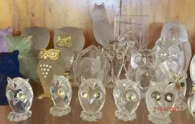  ??  ?? Swarovski and crystal owls