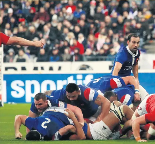  ?? Photos Midi Olympique Patrick Derewiany ?? Dépités les Tricolores, qui ont déjoué en deuxième mi-temps, malgré une première partie positive et pleine d’espoirs.