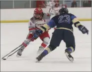  ?? DAVID TURBEN — THE NEWS-HERALD ?? Mentor’s Evan McBride, left, tries to get past Kenston’s Ashton Taylor on Jan. 5. Both area squads are in the Baron Cup I field this week at Brooklyn.