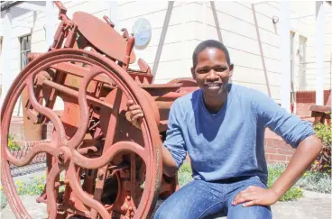  ?? Photo: Sue Maclennan ?? Chemistry Masters student Zweli Hlatshwayo is Rhodes Campus Director of the 2017/18 Hult Prize for social entreprene­urs.