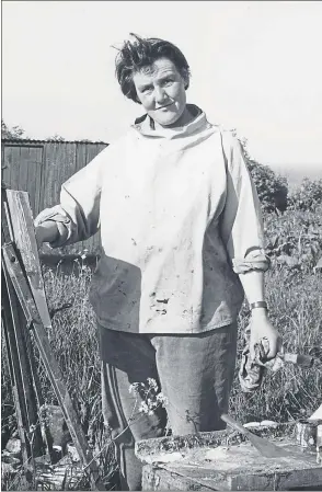  ??  ?? ARTIST IN ACTION: Joan Eardley works on a painting of beehives in her garden at Catterline.