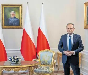  ?? [APA/AFP/Wojtek Radwanski] ?? Polens Ministerpr­äsident Tusk ringt darum, die Gleichscha­ltung der Justiz abzuwickel­n.