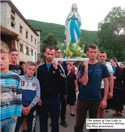  ??  ?? The statue of Our Lady is paraded in Torovice during the May procession