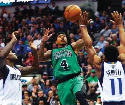  ?? (Reuters) ?? BOSTON CELTICS guard Isaiah Thomas (4) splits the Dallas Mavericks defense on his way to the basket for two of his game-high 29 points in the Celtics’ 111-98 road victory over the Mavericks on Monday night.
