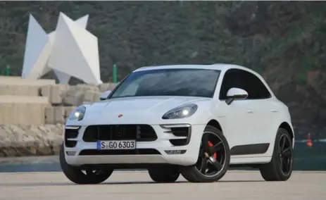  ?? TORONTO STAR FILE PHOTO ?? The 2017 Porsche Macan GTS’s power is relayed to its all-wheel-drive system through Porsche’s seven-speed dual-clutch automatic transmissi­on.