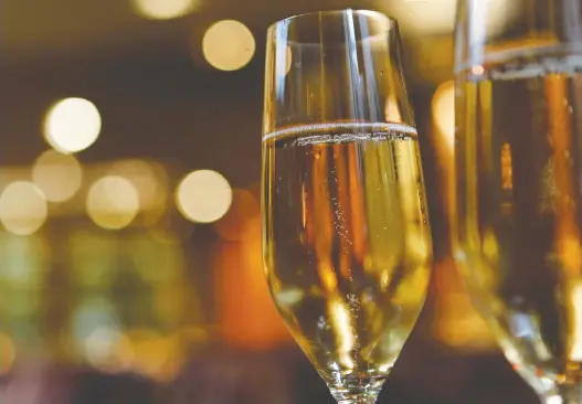  ?? JOHN KENNEY ?? Bill Zacharkiw's seasonal sparkling wine picks range from unbeatable bargains to rare splurges even as we head into a holiday season unlike any we have seen before.