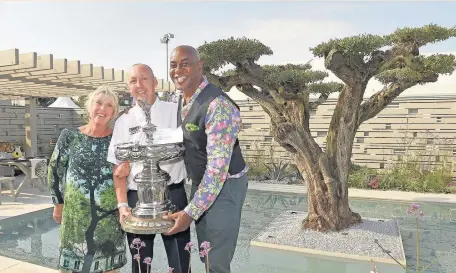  ??  ?? Sandy McDonald collects the trophy for best show garden from Carol Klein and Ainsley Harriott