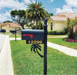  ?? Courtesy of Beautiful Mailbox ?? A palm tree adds whimsy to this mailbox.