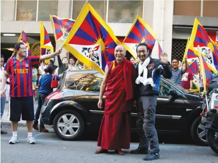  ??  ?? TIBETAN ACTIVIST Lhakpa Tsering poses with monk Thubten Wangchen upon arriving at the House of Tibet in Barcelona in 2010.