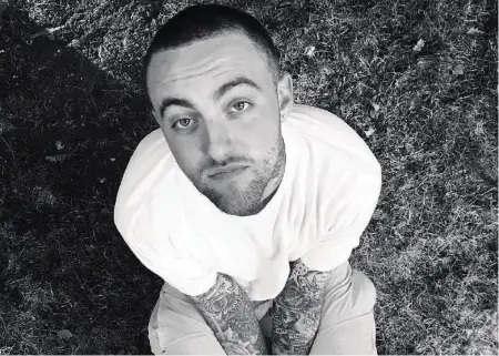  ??  ?? Rapper Mac Miller wurde am Freitag tot zu Hause aufgefunde­n. Seine Ex Ariana Grande nimmt mit diesem Foto Abschied auf Insta.