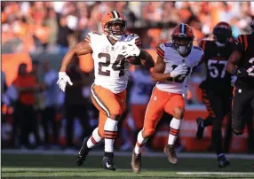  ?? (AP/Aaron Doster) ?? Cleveland Browns running back Nick Chubb breaks free on a 70-yard touchdown run during the Browns’ victory over the Cincinnati Bengals on Sunday. More photos available at arkansason­line. com/118nflweek­9.