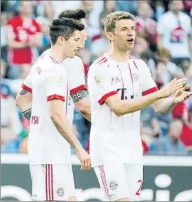  ?? F: EFE ?? Lewandowsk­i y Müller entraron en el segundo tiempo y marcaron los dos primeros goles