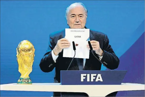  ?? WALTER BIERI / EFE ?? Sepp Blatter anunció la concesión del Mundial 2022 a Qatar en diciembre del 2010