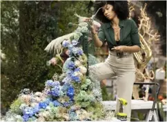  ??  ?? En cada capítulo de ‘Full Bloom’, los floristas sorprender­án con las espectacul­ares creaciones.HBO MAX