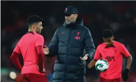  ?? ?? Jürgen Klopp talks to Alex Oxlade-Chamberlai­n before Liverpool’s Carabao Cup win over Derby in midweek. Photograph: MB Media/Getty Images