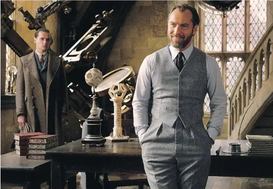  ?? WARNER BROS. ?? Actor Jude Law takes on the iconic role of future Hogwarts headmaster Albus Dumbledore in the Pottervers­e’s latest film, Fantastic Beasts: The Crimes of Grindelwal­d.