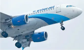  ??  ?? La huelga de los trabajador­es que denuncian falta de pago de Interjet se pospuso para el 30 de octubre, para que la empresa cumpla con salarios. Especial