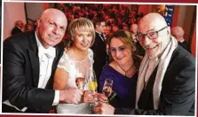  ?? ?? Diese Stammgäste ließen sich auch den 20. Opernball nicht entgehen (v.l.): Dragan Popov (55), Annett Popov (47), Antonia Zeulner (54), Uwe Zeulner (61).