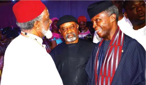  ??  ?? Younger brother to the late former vice president, Igwe Laz Ekiwueme (left); Minister of Labour and Employment, Chris Ngige and Vice President Yemi Osinbajo; at the service of songs and night of tributes for Dr. Alex Ekwueme at the Internatio­nal...