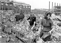  ??  ?? WAR DAMAGE: Young women at work in Essen in 1946