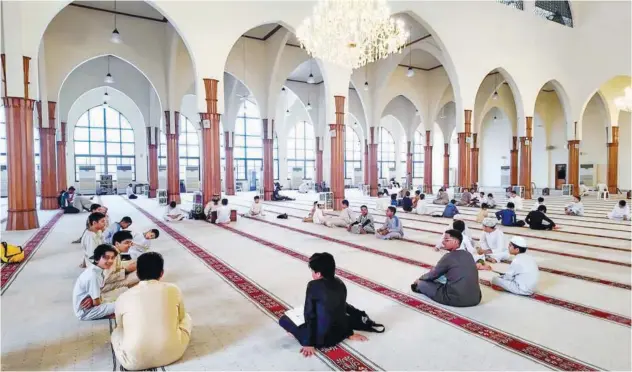  ?? WAM ?? ↑
The Sharjah Department of Islamic Affairs has announced that 700 Quran memorisati­on sessions are being held in mosques across the emirate during the Holy Month.