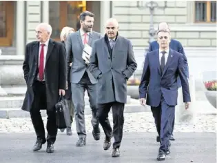  ?? KEY ?? Chefunterh­ändler Roberto Balzaretti (2. v. l.) begleitete die Bundesräte Ueli Maurer, Alain Berset und Ignazio Cassis (v. l.) am Freitag zur Pressekonf­erenz über das Rahmenabko­mmen.